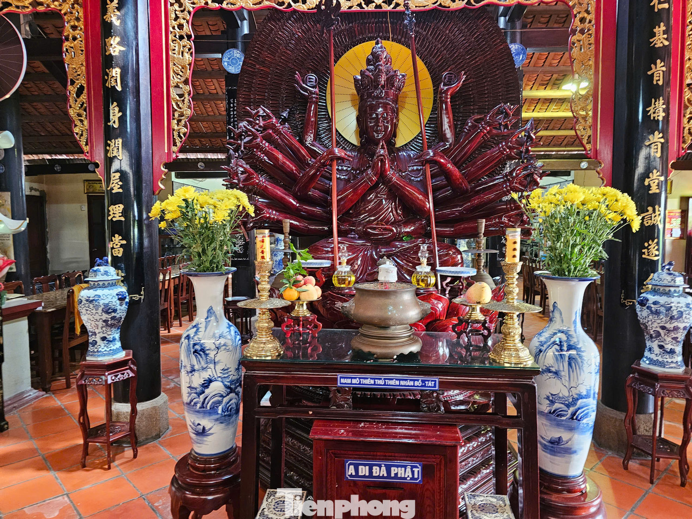 Đến thời Hòa thượng Tánh Minh, thế danh Huỳnh Đức Hội, ngôi chùa được tạo dựng lại bằng gỗ quý, và từ đó, chùa mang tên Tiên Châu Di Đà Tự. Ngôi chùa mới này, với 96 cột gỗ vững chãi, đã trở thành biểu tượng của sự bền vững và trường tồn qua thời gian.