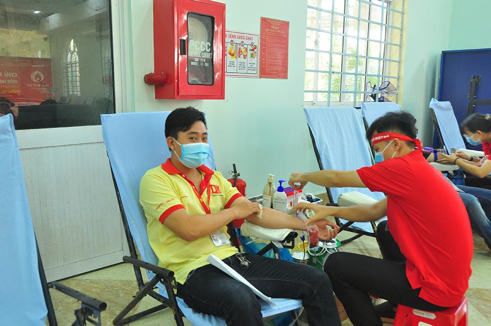 Tại Khu vực ĐBSCL Chủ nhật Đỏ năm 2021 đã diễn ra ở các tỉnh, thành phố: Kiên Giang, An Giang, Đồng Tháp, Trà Vinh, Sóc Trăng, thành phố Rạch Giá, Cần Thơ, Cà Mau với hàng ngàn đơn vị máu đã được dâng hiến. Thông qua chương trình nhân đạo này, BTC tại ĐBSCL đã vận động được trên 104 triệu đồng tiền học bổng cho các em học sinh, sinh viên nghèo.