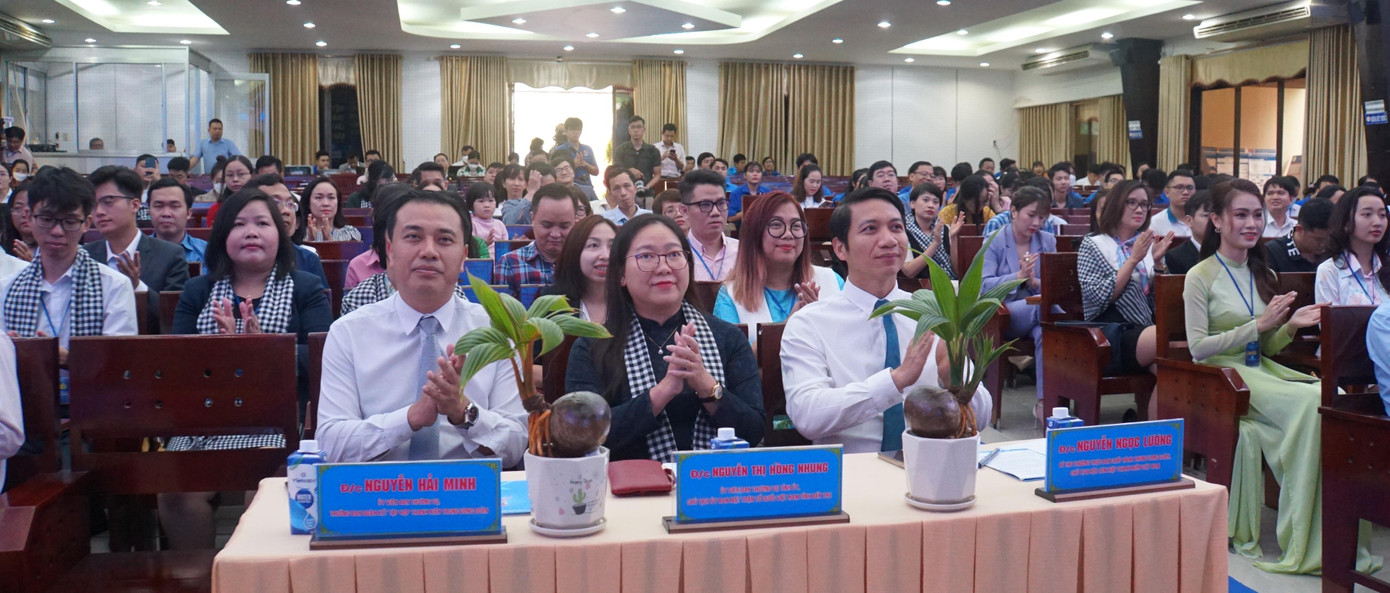 Lãnh đạo Trung ương Đoàn, tỉnh Bến Tre tham dự diễn đàn. Ảnh: Hòa Hội