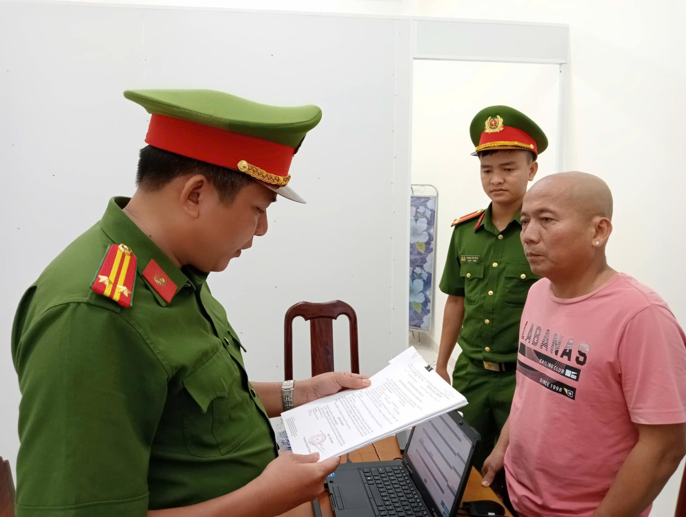 Bị can trong đường dây đánh bạc qua mạng. Bị can trong đường dây đánh bạc qua mạng.