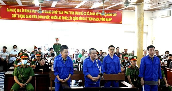 Các bị cáo tại phiên tòa.