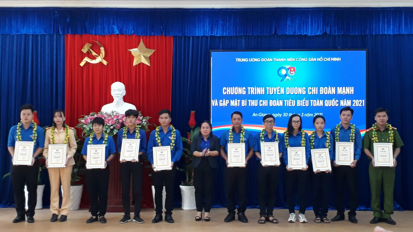 Dịp này, Trung ương Đoàn tuyên dương 7 chi đoàn mạnh và 42 gương Bí thư chi đoàn tiêu biểu của 7 tỉnh, thành cụm đồng bằng sông Hậu. Mỗi Bí thư chi đoàn được tuyên dương đều có nhiều mô hình, giải pháp và sáng kiến kinh nghiệm trong quá trình tổ chức các hoạt động Đoàn và phong trào thanh thiếu nhi tại địa phương, đơn vị mình.