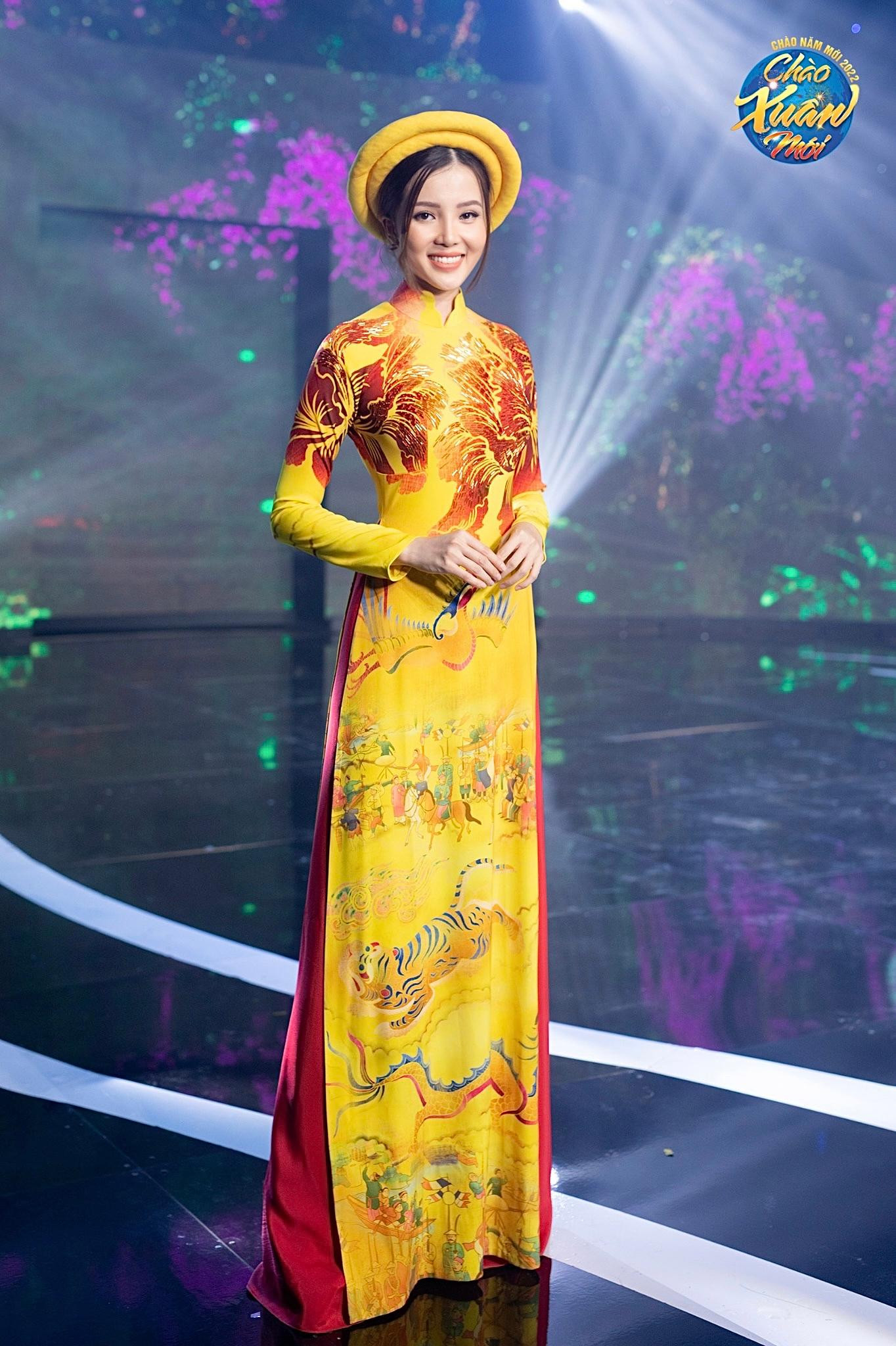 Người đẹp Cần Thơ thướt tha trong tà áo dài