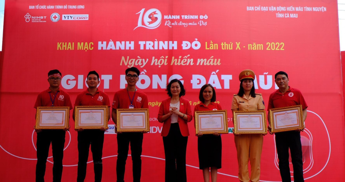 Diễu hành tuyên truyền hiến máu tình nguyện Diễu hành tuyên truyền hiến máu tình nguyện