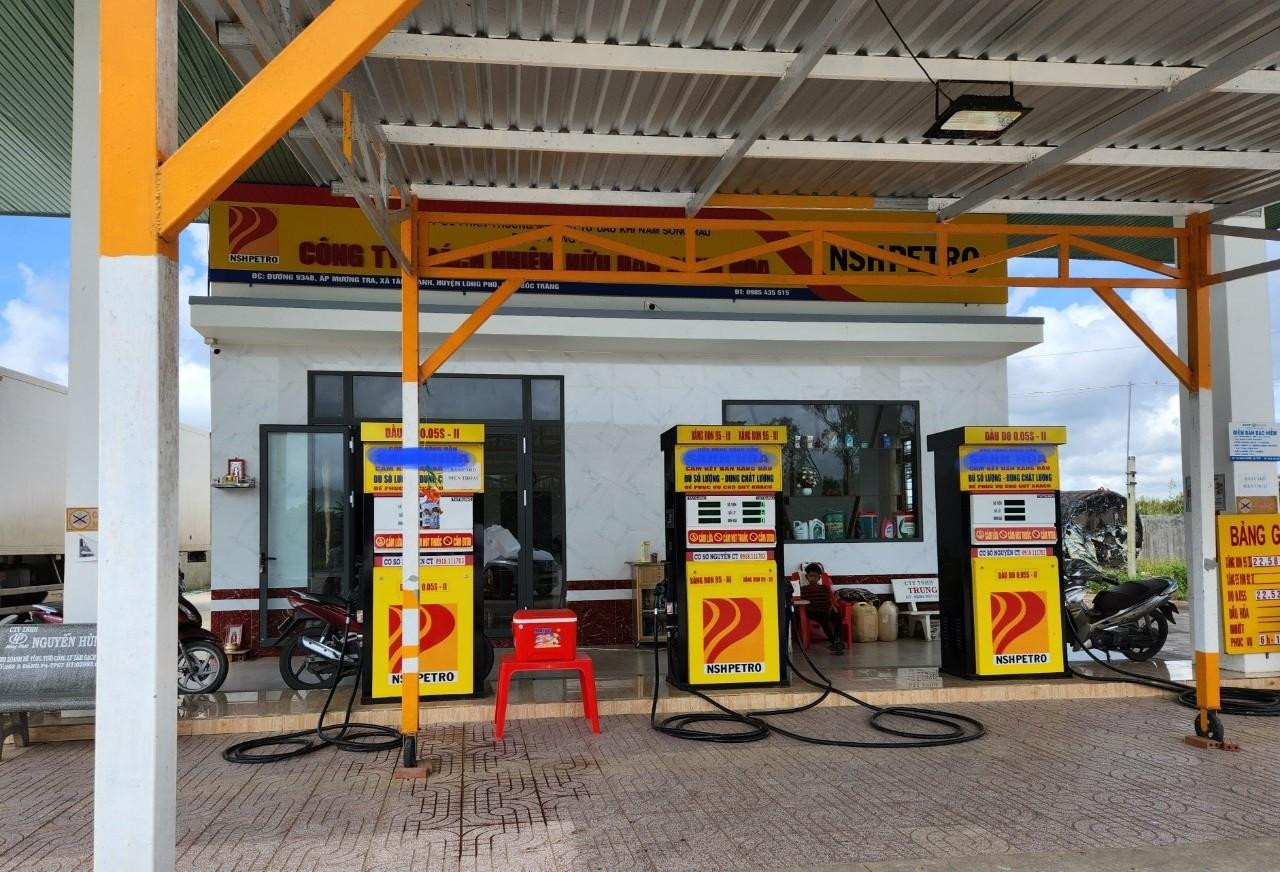 Một cây xăng trên đường tỉnh 934B, huyện Trần Đề, tỉnh Sóc Trăng đóng cửa.