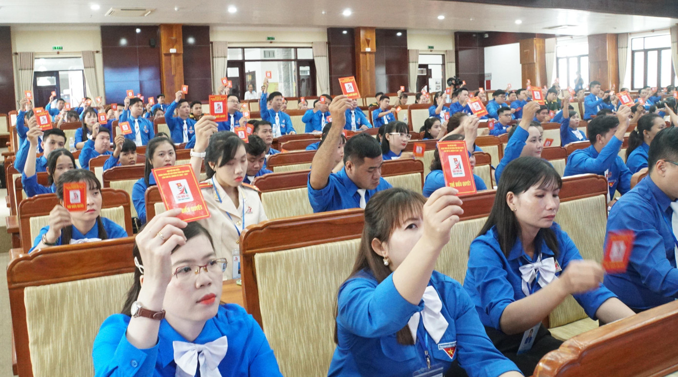 Đại biểu tham gia bỏ phiếu Đại biểu tham gia bỏ phiếu