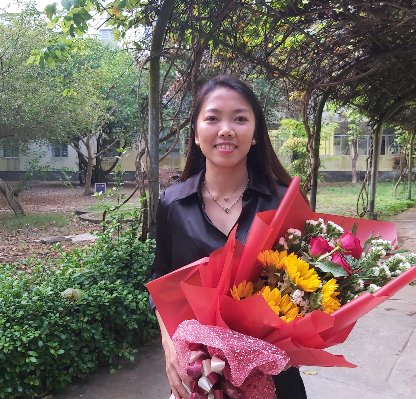 Tiền đạo Huỳnh Như chia sẻ phóng viên Tiền Phong. Ảnh: Hòa Bình