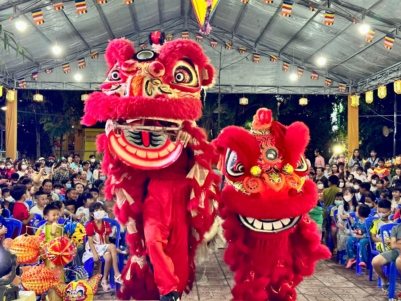 Vui trung thu cho các em thiếu nhi.