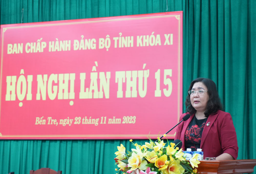 Bà Hồ Thị Hoàng Yến - Phó Bí thư Thường trực Tỉnh ủy - Phụ trách Tỉnh ủy, Chủ tịch HĐND tỉnh Bến Tre phát biểu tại hội nghị. Ảnh: Huyền Trang