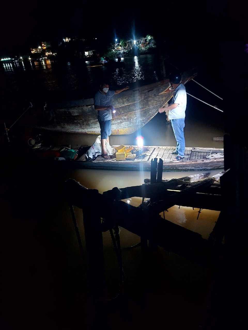 Hiện trường vụ vận chuyển trái phép khoảng 19kg kim loại (nghi vàng). Ảnh: CAAG.