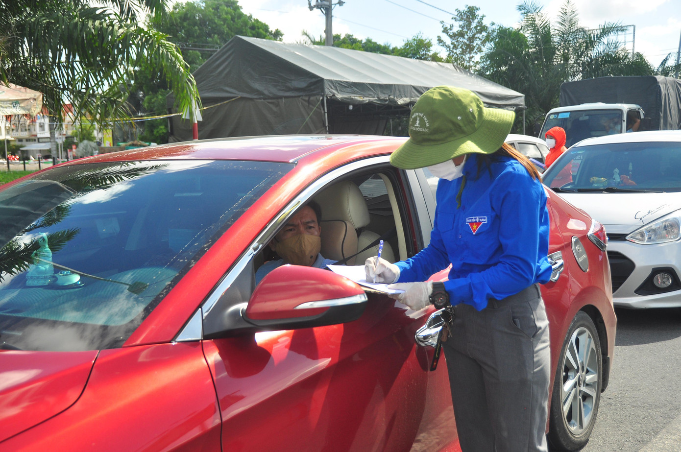 Thành phố kích hoạt hệ thống kiểm soát phòng, chống dịch COVID-19 tại 5 điểm vào thành phố, gồm: khu vực Siêu thị Go (Big C cũ) đường vào KDC Hưng Phú – quận Cái Răng; Tuyến Phạm Hùng – Ba Láng; Đoạn Quốc lộ 91 (nhịp dẫn Cầu Vàm Cống) quận Thốt Nốt; Đoạn đường tỉnh 919, huyện Vĩnh Thạnh (hướng Kiên Giang) và khu vực Bến phà Phong Hòa (quận Ô Môn).