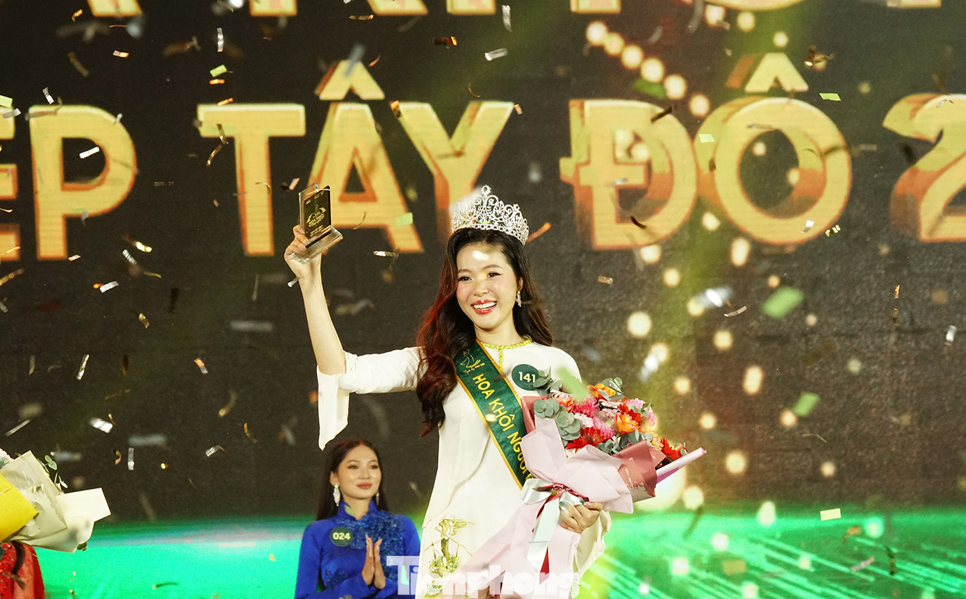 Kết quả, thí sinh Nguyễn Ngọc Kiều Duy xuất sắc đăng quang Hoa khôi cuộc thi Người đẹp Tây Đô 2023. Thí sinh Phan Lê Kim Ngọc đoạt danh hiệu Á khôi 1, danh hiệu Á khôi 2 thuộc về thí sinh Nguyễn Thị Thu Ngân. Ảnh: Hòa Hội.