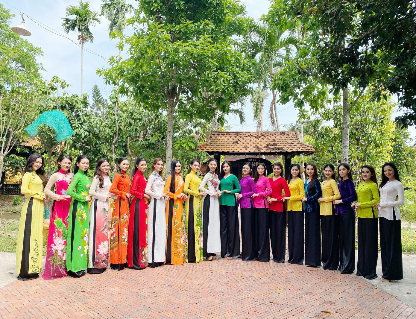 20 thí sinh vào chung kết cuộc thi “Người đẹp Thời trang Tây Đô “ năm 2022. - Ảnh: BTC