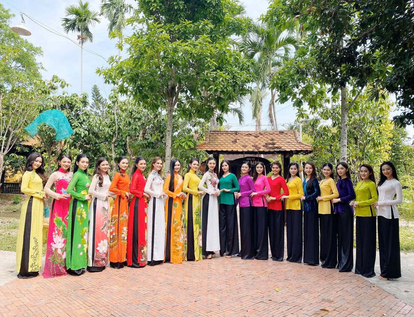 20 thí sinh vào chung kết cuộc thi “Người đẹp Thời trang Tây Đô “ năm 2022. - Ảnh: BTC