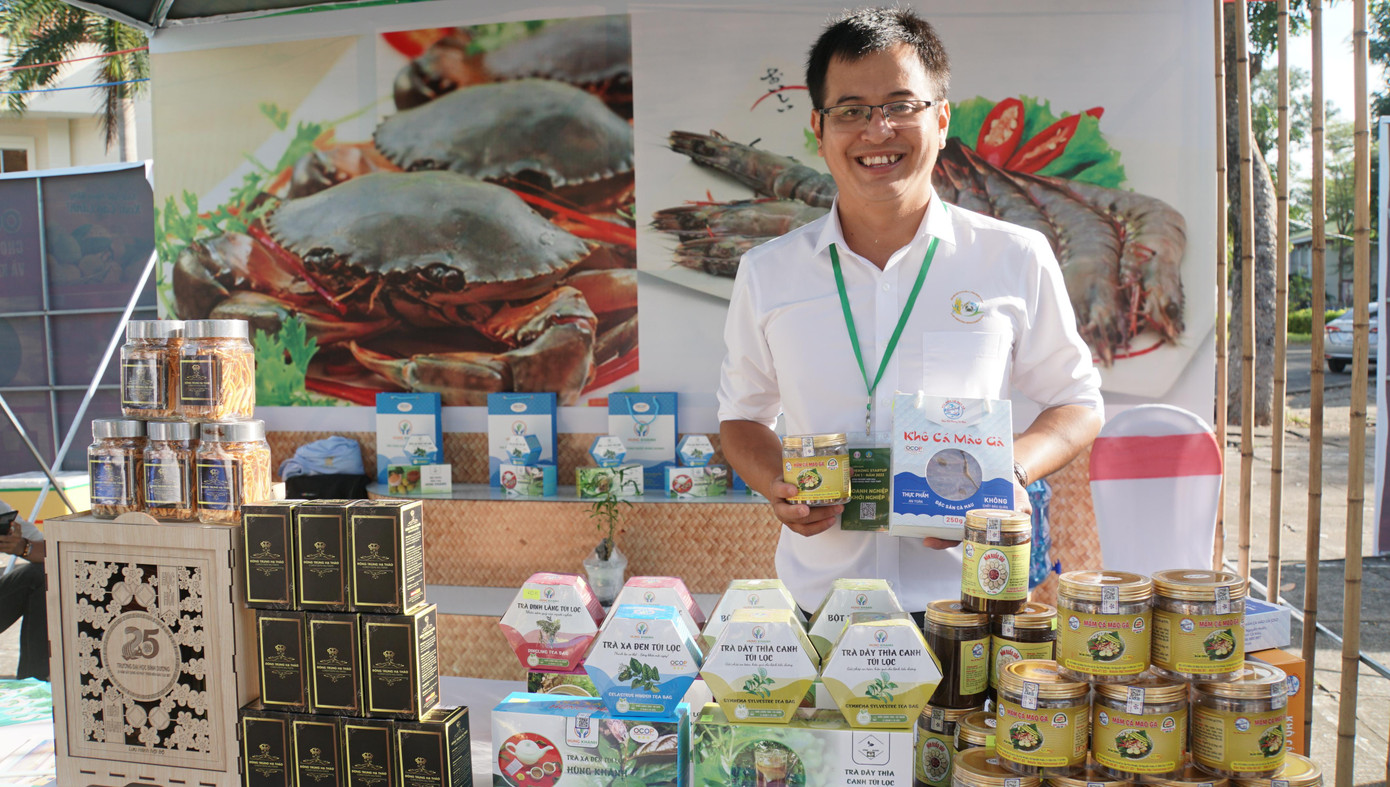 Bạn trẻ khởi nghiệp Cà Mau tại ngày hội. Ảnh: Hòa Hội Bạn trẻ khởi nghiệp Cà Mau tại ngày hội. Ảnh: Hòa Hội