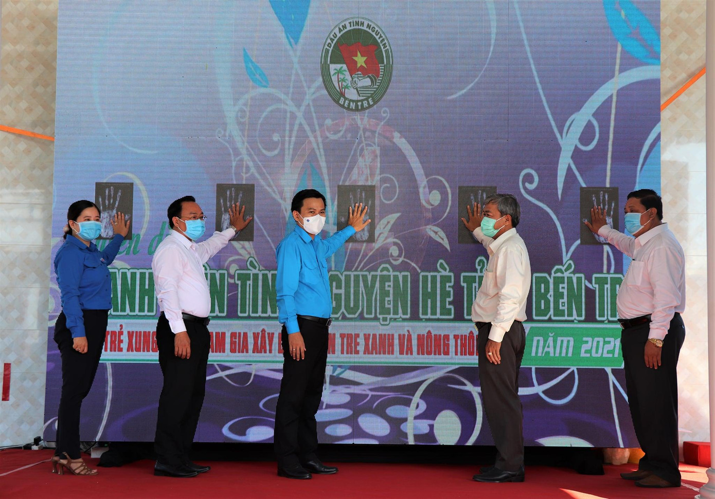 Bến Tre ra quân chiến dịch thanh niên tình nguyện hè 2021. - Ảnh: TĐ BT