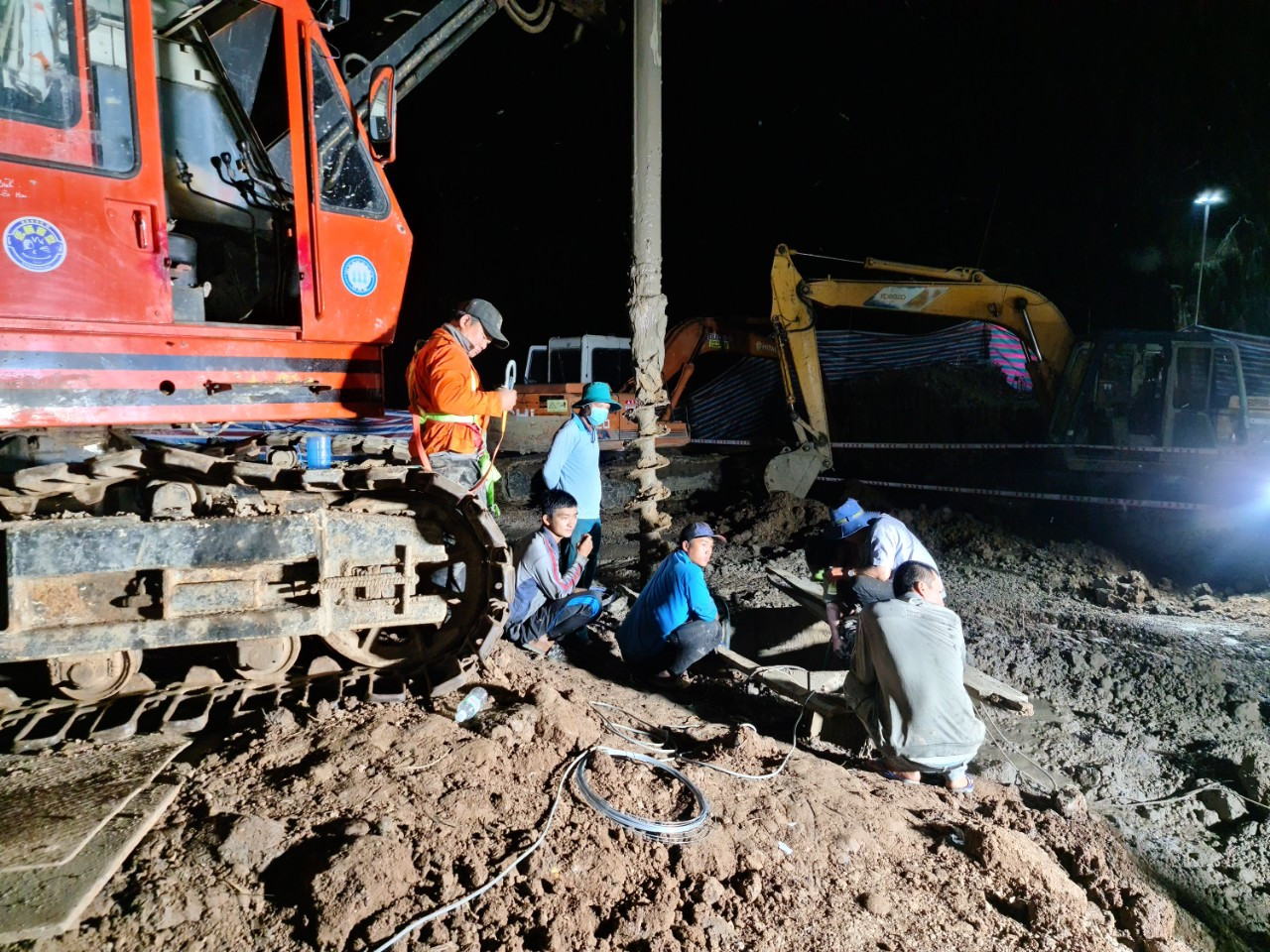 Hiện trường vụ cháu bé rơi xuống trụ công trình tại Đồng Tháp Hiện trường vụ cháu bé rơi xuống trụ công trình tại Đồng Tháp