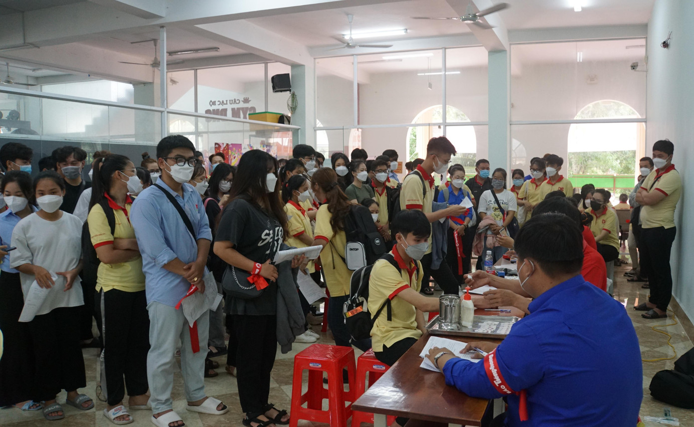 Anh Lưu Minh Toàn, Chủ tịch Hội Chữ thập đỏ xã Mỹ Khánh cho biết, lãnh đạo địa phương rất quan tâm đến phong trào hiến máu nhân đạo; hàng năm đều tổ chức, thu hút hàng trăm người tham gia. Điển hình như hôm nay tổ chức tại trường Đại học Nam Cần Thơ, khi phát động người dân nhiệt tình tham gia.