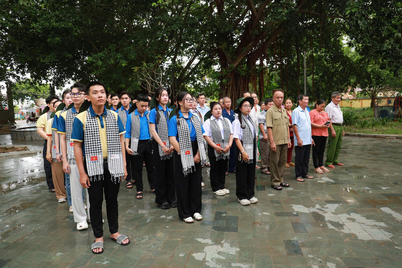 Với phương châm “Đi để cống hiến – Sống để trưởng thành”, sinh viên mùa hè xanh trường Đại học Nam Cần Thơ chung tay thực hiện nhiều công trình thiết thực, tạo nên dấu ấn sâu sắc trong lòng người dân đặc khu Thổ Châu. Với phương châm “Đi để cống hiến – Sống để trưởng thành”, sinh viên mùa hè xanh trường Đại học Nam Cần Thơ chung tay thực hiện nhiều công trình thiết thực, tạo nên dấu ấn sâu sắc trong lòng người dân đặc khu Thổ Châu.