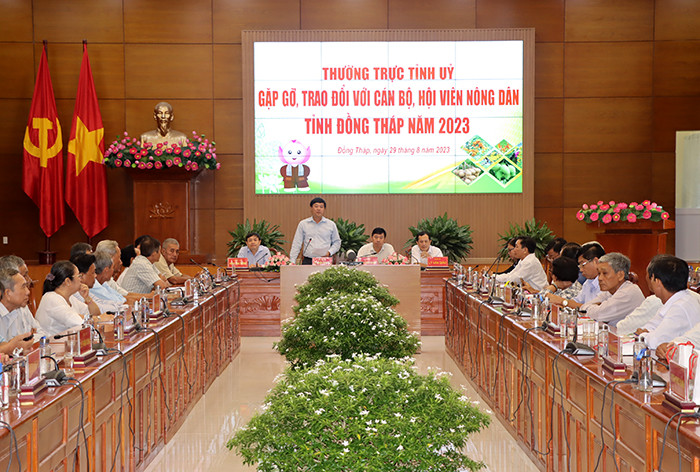 Bí thư Tỉnh ủy Đồng Tháp Lê Quốc Phong phát biểu tại hội nghị. Ảnh: V. Tiến Bí thư Tỉnh ủy Đồng Tháp Lê Quốc Phong phát biểu tại hội nghị. Ảnh: V. Tiến