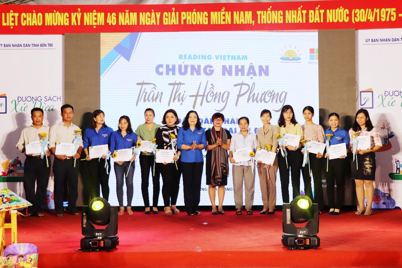 Lãnh đạo tỉnh Bến Tre trao chứng nhận đại sứ văn hóa đọc