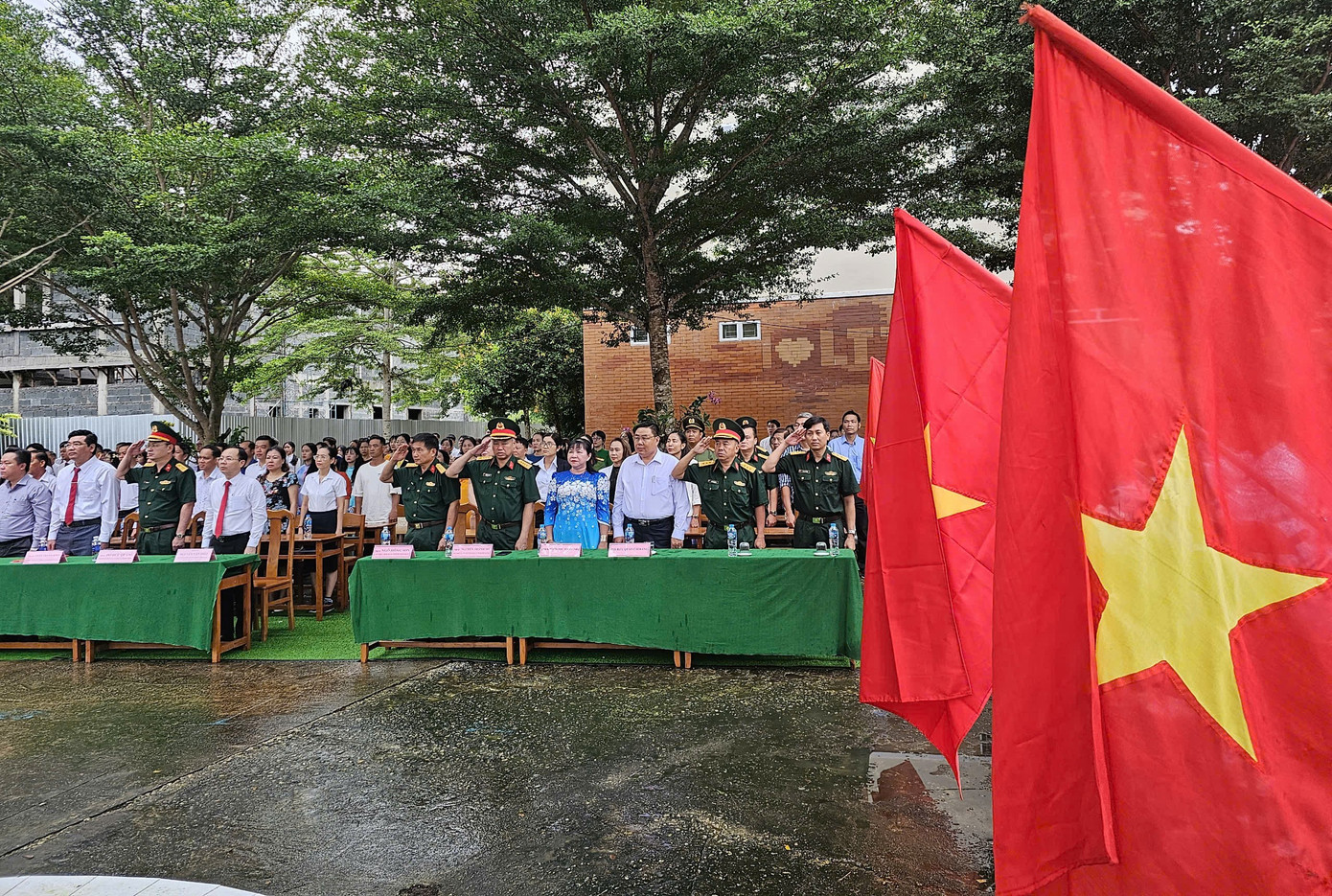 Nghi thức chào cờ. Ảnh: Hòa Hội. Nghi thức chào cờ. Ảnh: Hòa Hội.