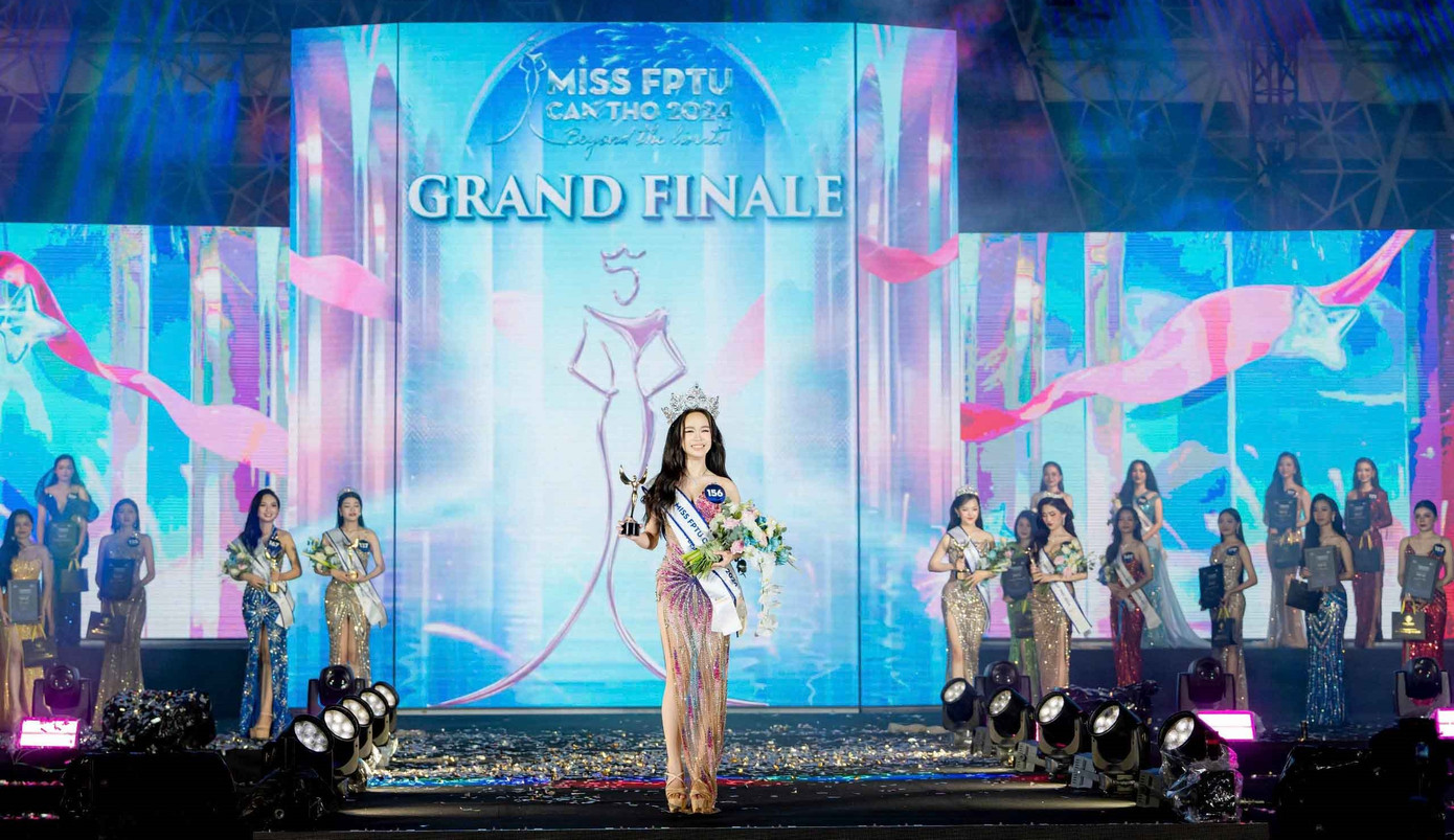 Nguyễn Quế Khanh xuất sắc đoạt danh hiệu Hoa khôi sinh viên Đại học FPT Cần Thơ. Nguyễn Quế Khanh xuất sắc đoạt danh hiệu Hoa khôi sinh viên Đại học FPT Cần Thơ.