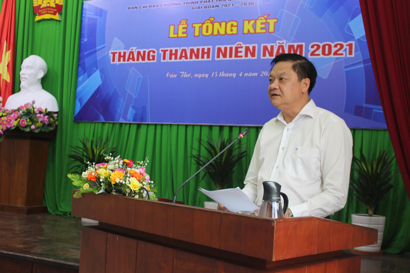 Ông Dương Tấn Hiển - Phó Chủ tịch Thường trực UBND thành phố Cần Thơ phát biểu tại Hội nghị tổng kết. Ông Dương Tấn Hiển - Phó Chủ tịch Thường trực UBND thành phố Cần Thơ phát biểu tại Hội nghị tổng kết.