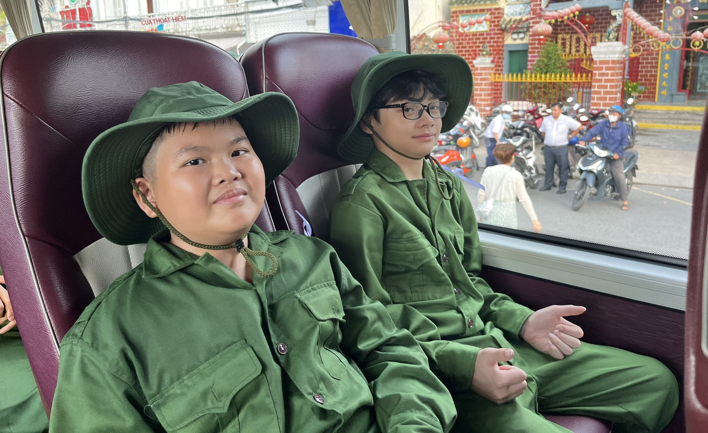 Ngay sau lễ xuất quân, các chiến sĩ nhí bắt đầu di chuyển đến địa điểm diễn ra lớp học tại Trung đoàn bộ binh 932.