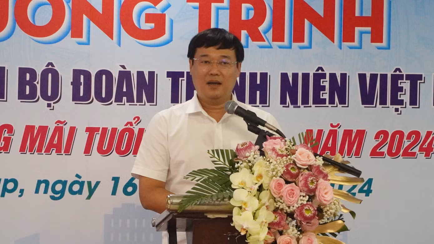 Bí thư Tỉnh ủy Đồng Tháp Lê Quốc Phong phát biểu tại họp mặt.