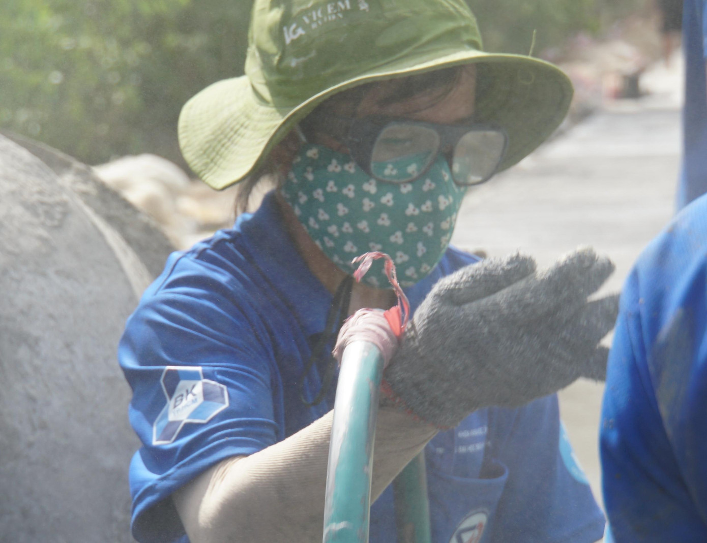 Nguyễn Thanh Hằng quê Quảng Nam, dáng người mảnh mai, lần đầu cô bạn tham gia chiến dịch tình nguyện tại miền Tây.