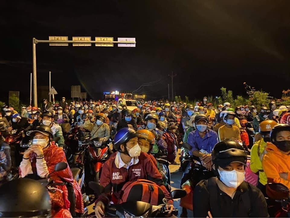 Người dân Trà Vinh từ TPHCM trở về địa phương