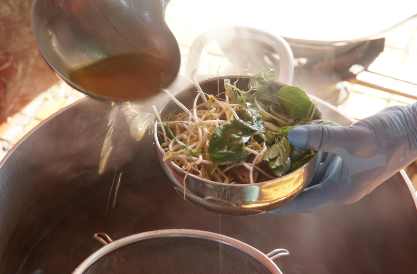 Món phở thơm ngon phục vụ tình nguyện viên