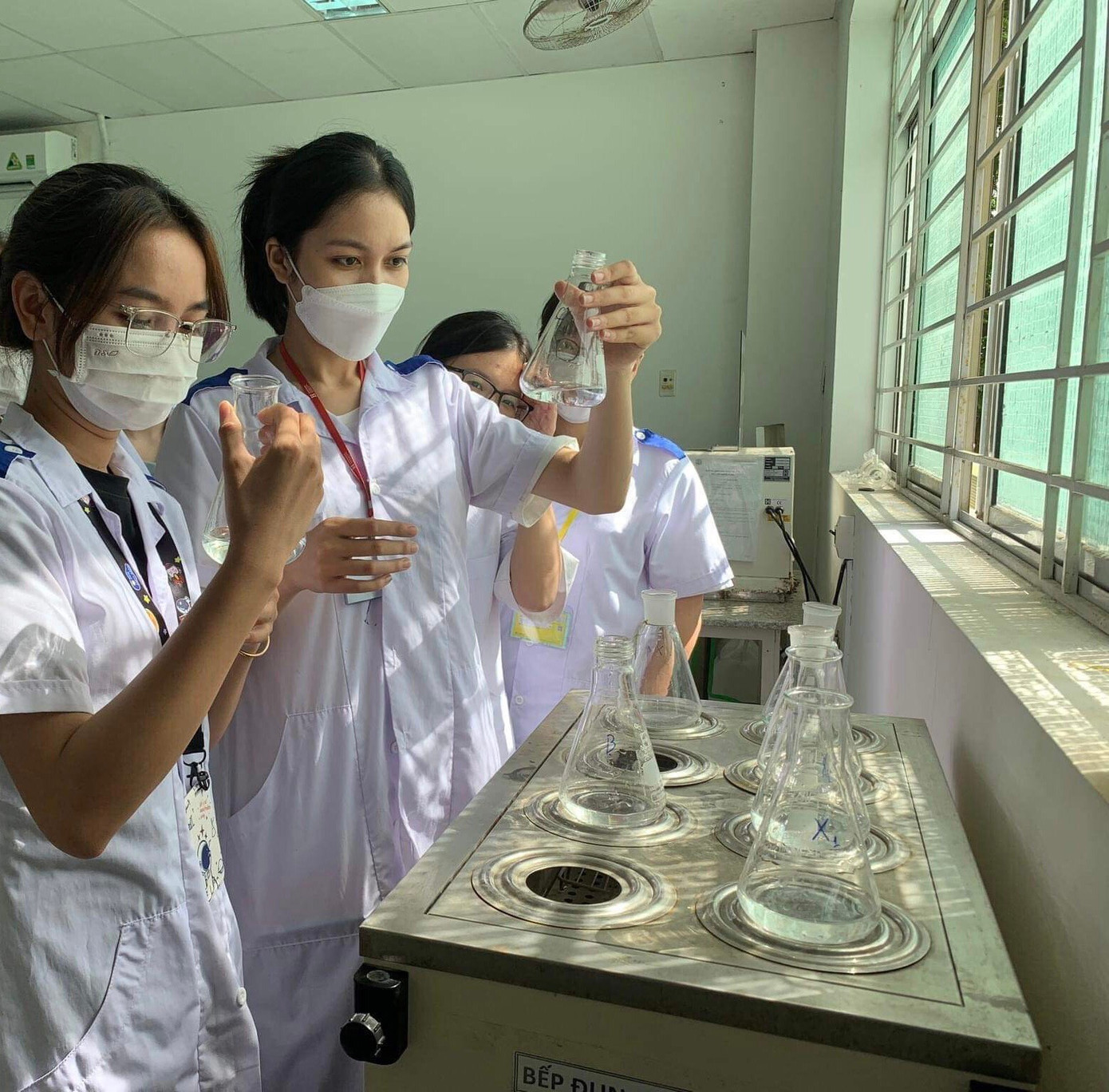 Tham gia cuộc thi Hoa khôi Sinh viên Việt Nam, Ngọc Trinh cho biết, muốn khẳng định bản thân.