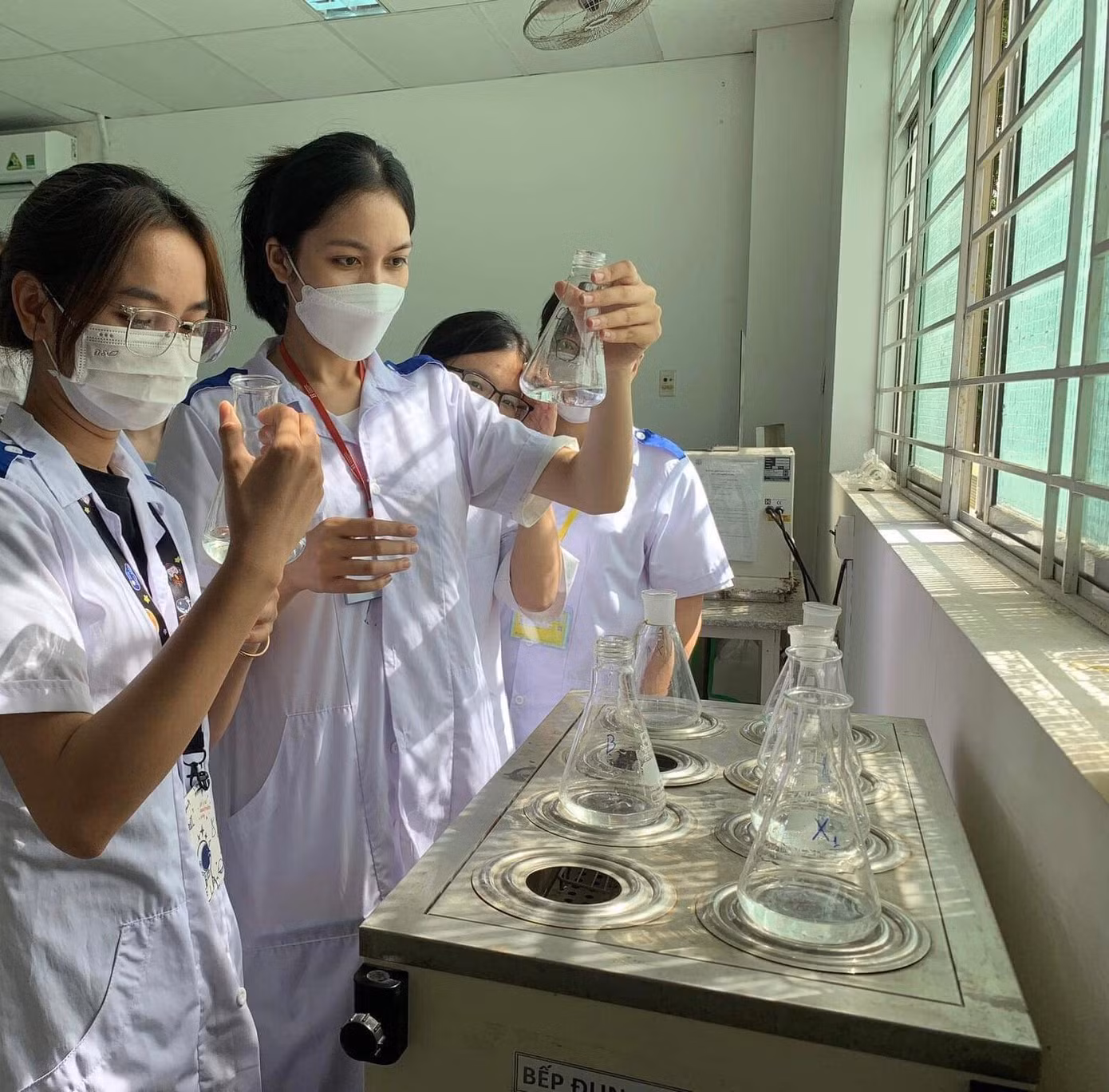 Tham gia cuộc thi Hoa khôi Sinh viên Việt Nam, Ngọc Trinh cho biết, muốn khẳng định bản thân. Tham gia cuộc thi Hoa khôi Sinh viên Việt Nam, Ngọc Trinh cho biết, muốn khẳng định bản thân.