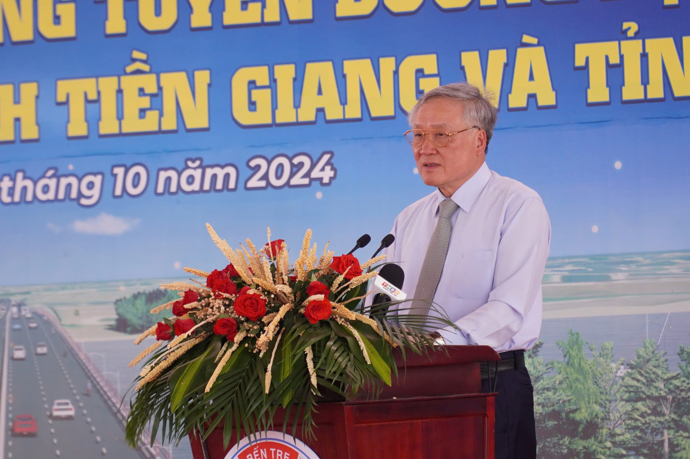 Phó thủ tướng Thường trực Nguyễn Hòa Bình phát biểu tại buổi lễ.