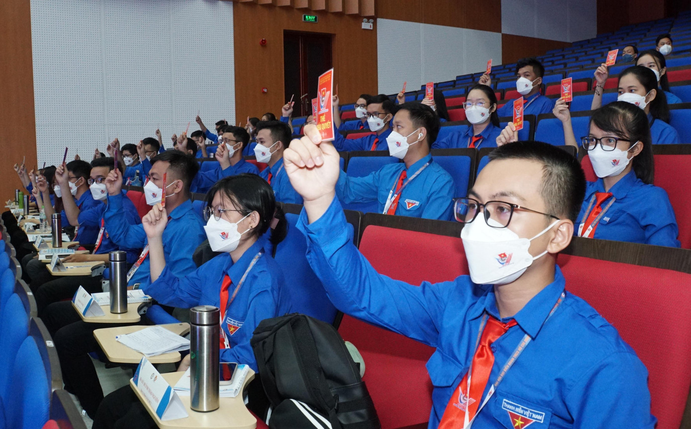 Ban chấp hành nhiệm kỳ mới ra mắt đại hội. - Ảnh: Hòa Hội