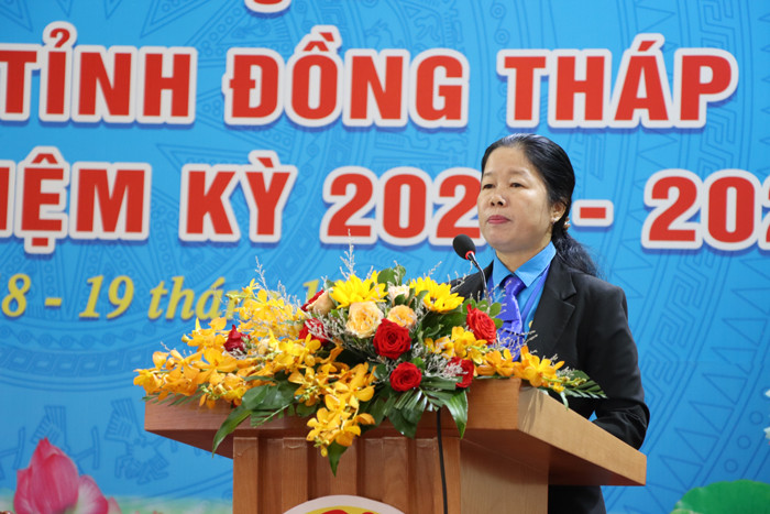 Bà Huỳnh Thị Tuyết Vui, tân Chủ tịch Liên đoàn Lao động tỉnh Đồng Tháp phát biểu tại đại hội. Ảnh: N. Ánh Bà Huỳnh Thị Tuyết Vui, tân Chủ tịch Liên đoàn Lao động tỉnh Đồng Tháp phát biểu tại đại hội. Ảnh: N. Ánh