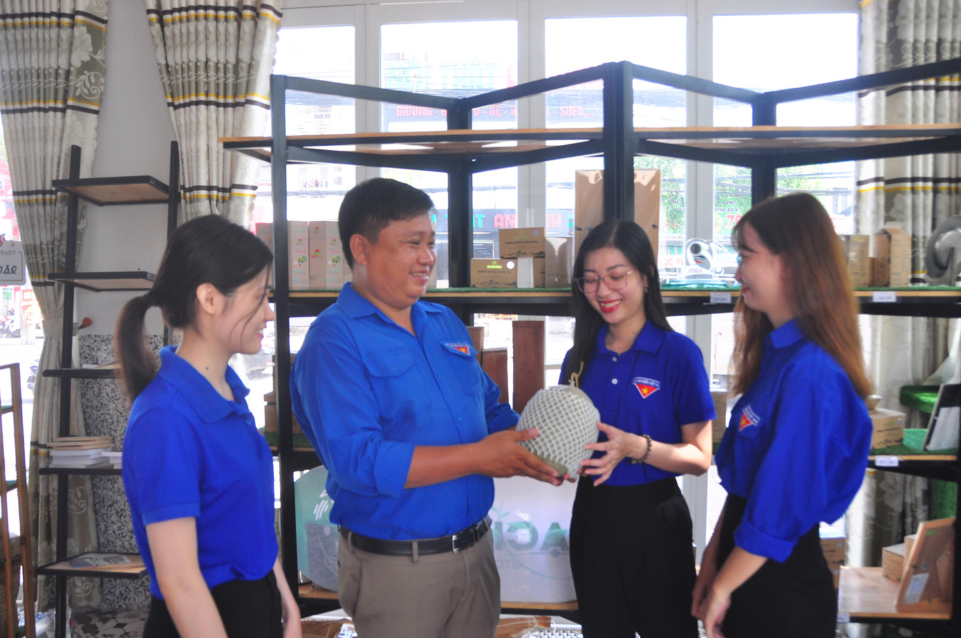 Trung tâm dịch vụ việc làm thanh niên Cần Thơ (Thành Đoàn Cần Thơ) hỗ trợ, kết nối và tạo việc làm cho sinh viên, thanh niên tại Cần Thơ và các địa phương vùng ĐBSCL. Ảnh: Hòa Hội Trung tâm dịch vụ việc làm thanh niên Cần Thơ (Thành Đoàn Cần Thơ) hỗ trợ, kết nối và tạo việc làm cho sinh viên, thanh niên tại Cần Thơ và các địa phương vùng ĐBSCL. Ảnh: Hòa Hội