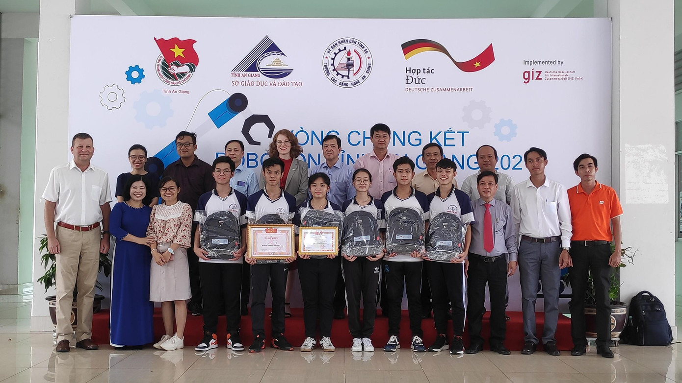 Trường THPT Nguyễn Trung Trực xuất sắc đoạt giải nhất Trường THPT Nguyễn Trung Trực xuất sắc đoạt giải nhất