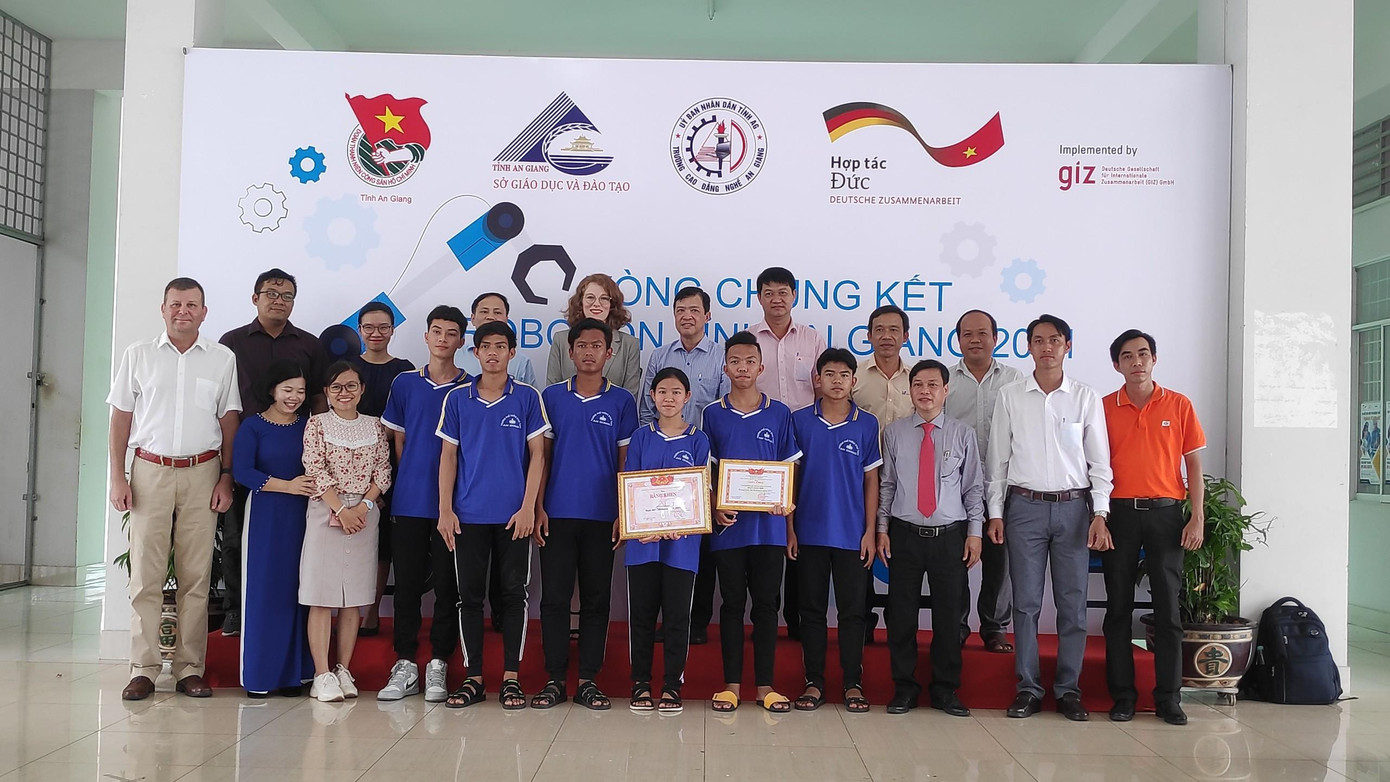 Trường Phổ thông Dân tộc Nội trú THPT An Giang đoạt giải nhì Trường Phổ thông Dân tộc Nội trú THPT An Giang đoạt giải nhì