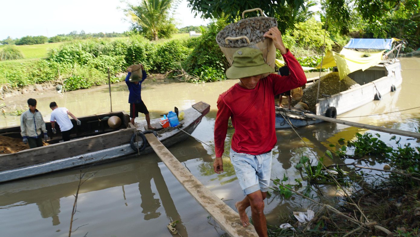 Xã Thạnh Quới của huyện Vĩnh Thạnh là địa phương còn nghèo, đời sống vật chất và tinh thần của nhân dân địa phương còn rất khó khăn. Đặc biệt địa phương đang ra sức xây dựng nông thôn mới nên rất cần có sự chung tay hỗ trợ của các cấp, các ngành. - Ảnh: Hòa Hội