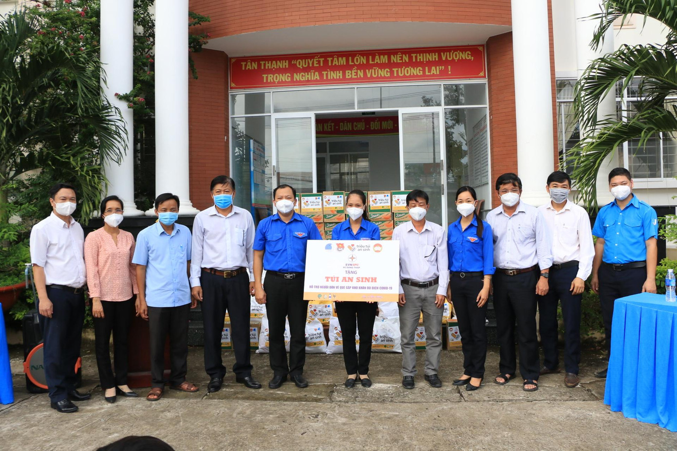 Trao tặng túi an sinh tại huyện Thanh Bình Trao tặng túi an sinh tại huyện Thanh Bình