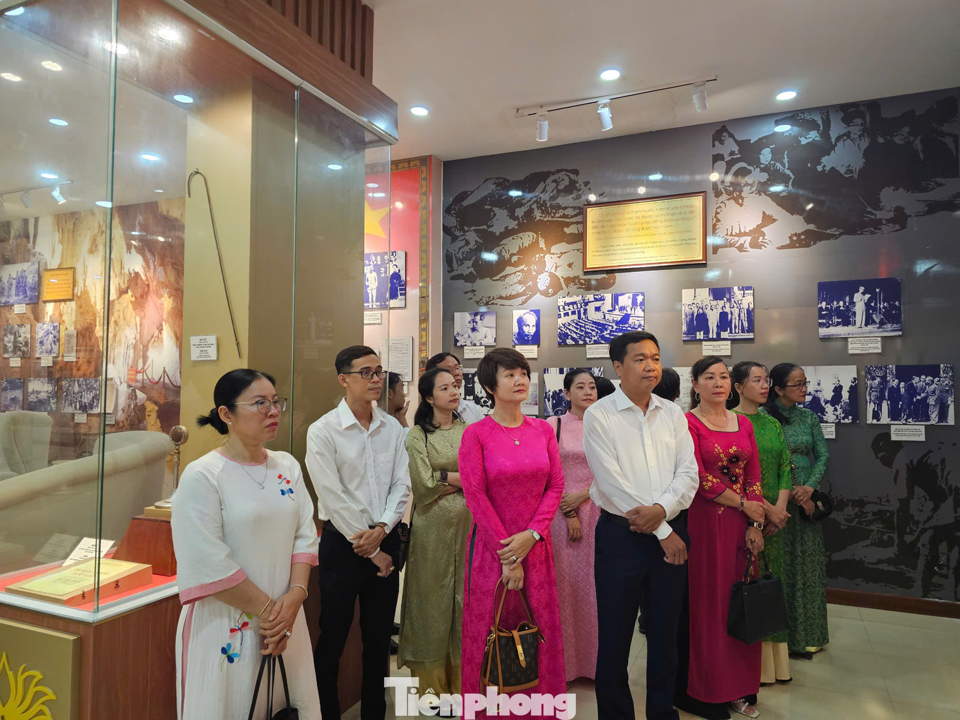 Trong nhiều ngày qua, Bảo tàng Hồ Chí Minh chi nhánh ĐBSCL luôn có các đoàn, trong đó có các đoàn học sinh, sinh viên trên địa bàn Cần Thơ đến tham quan, dâng hương và tìm hiểu về thân thế, cuộc đời, sự nghiệp của Chủ tịch Hồ Chí Minh.