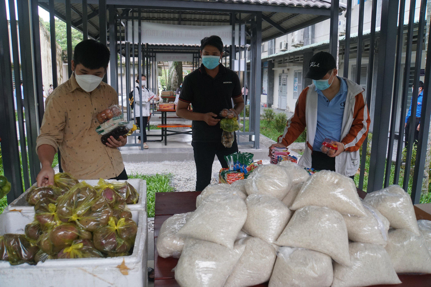 Sinh viên tự lựa chọn món mình thích Sinh viên tự lựa chọn món mình thích