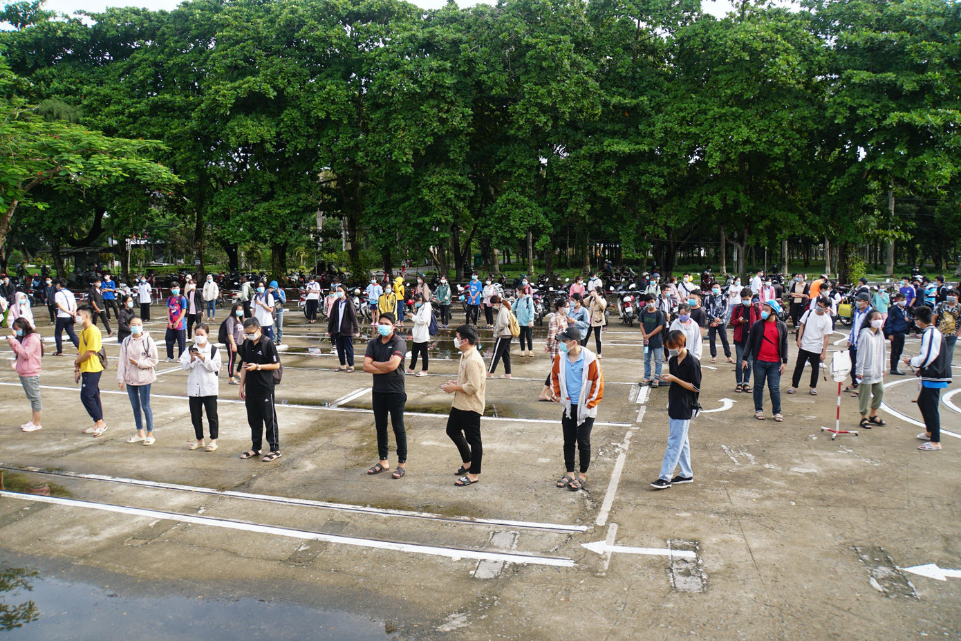 Trung bình mỗi ngày phục vụ khoảng 300 suất cho sinh viên. Dự kiến hoạt động đều đặn đến cuối tháng 7, sau đó tùy vào tình hình thực tế và kinh phí sẽ tính tiếp. Trung bình mỗi ngày phục vụ khoảng 300 suất cho sinh viên. Dự kiến hoạt động đều đặn đến cuối tháng 7, sau đó tùy vào tình hình thực tế và kinh phí sẽ tính tiếp.