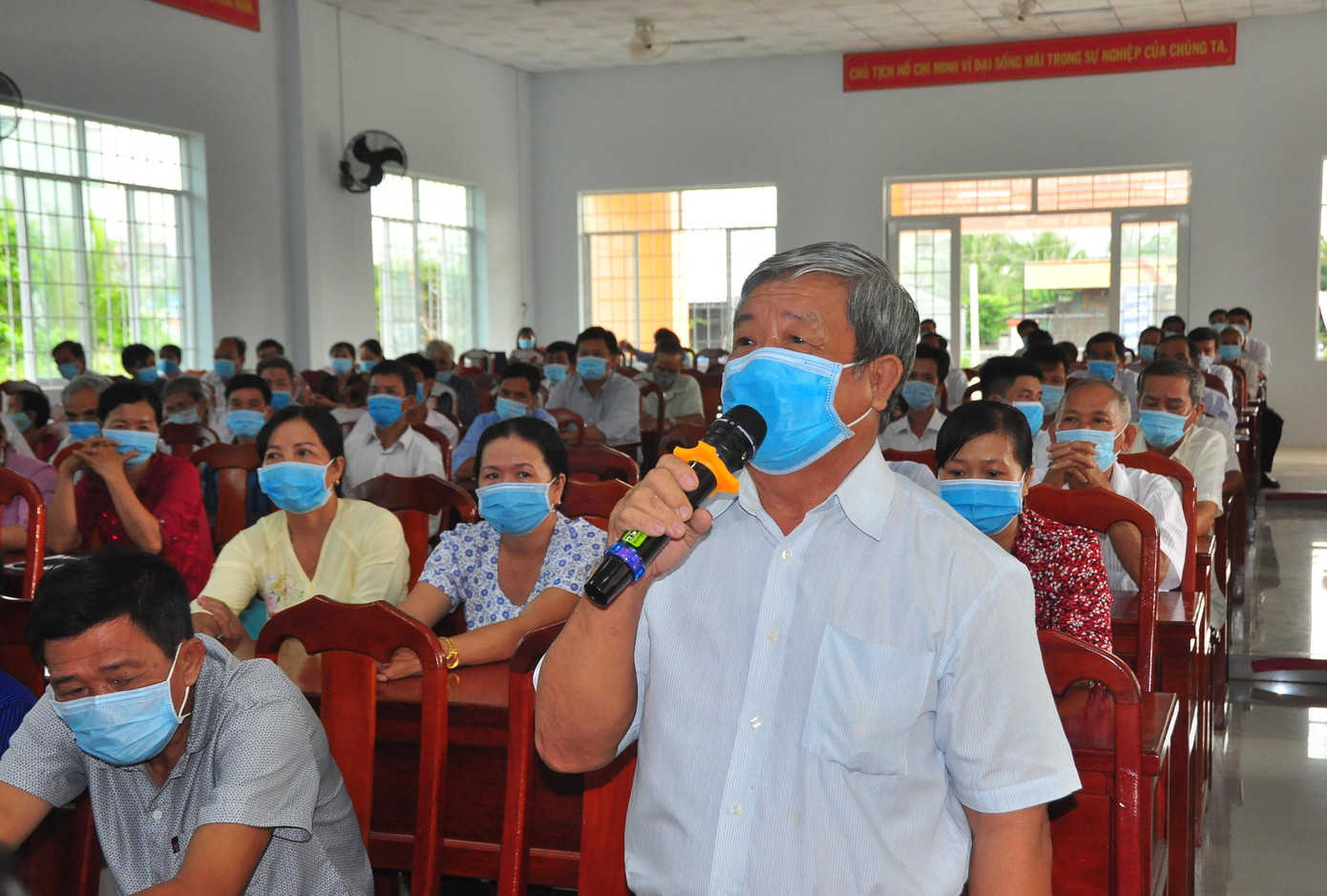 Cử tri huyện Càng Long phát biểu