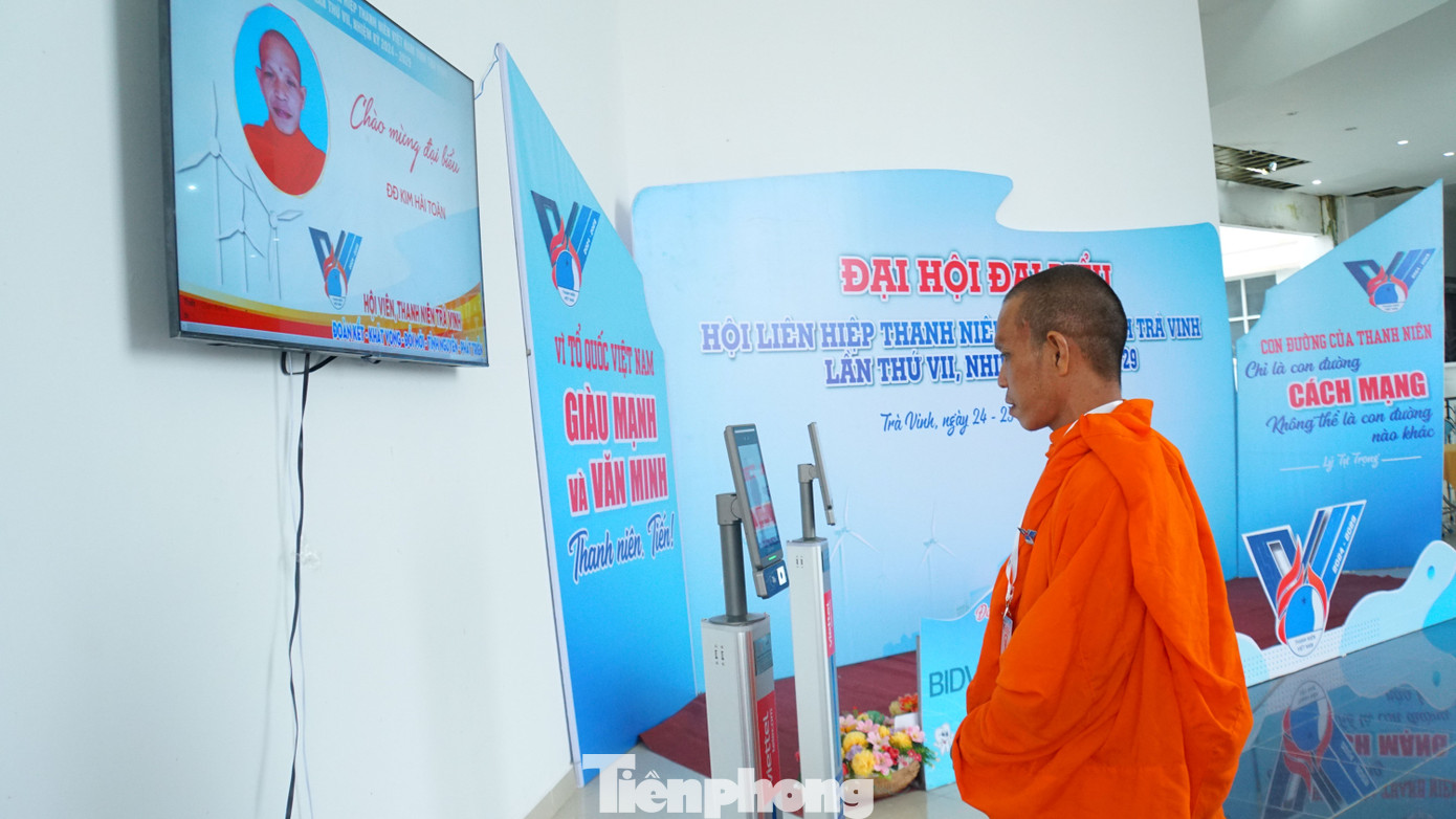 Đại biểu điểm danh điện tử. Ảnh: Hòa Hội Đại biểu điểm danh điện tử. Ảnh: Hòa Hội