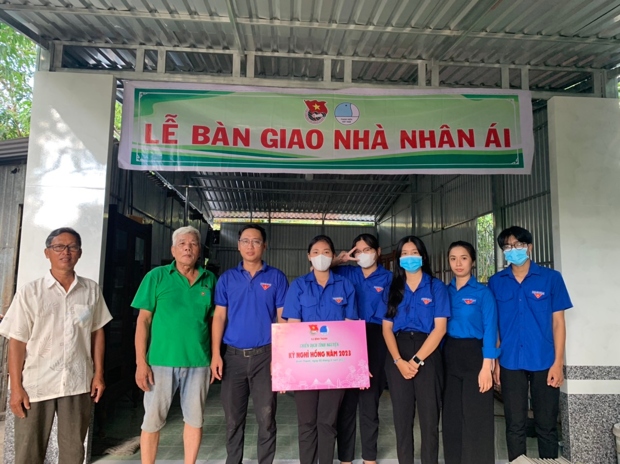 Bàn giao nhà nhân ái cho đoàn viên khó khăn. Bàn giao nhà nhân ái cho đoàn viên khó khăn.