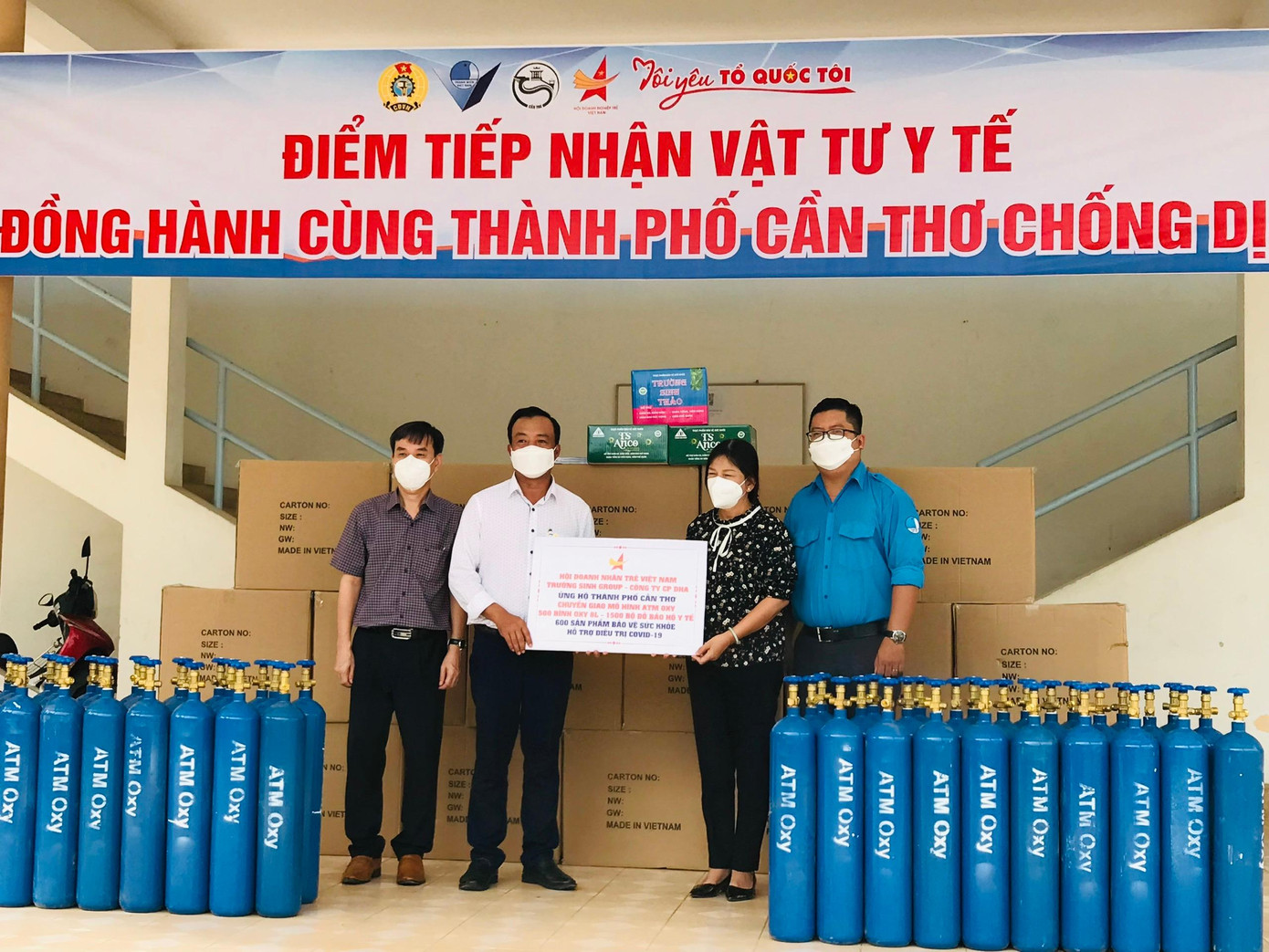 Hội Doanh nhân trẻ Việt Nam phối hợp các đơn vị chuyển giao mô hình ATM Oxy cho thành phố Cần Thơ. - Ảnh: T.D Hội Doanh nhân trẻ Việt Nam phối hợp các đơn vị chuyển giao mô hình ATM Oxy cho thành phố Cần Thơ. - Ảnh: T.D